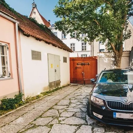 Old Town Apartment, Pikk 51 Free Parking